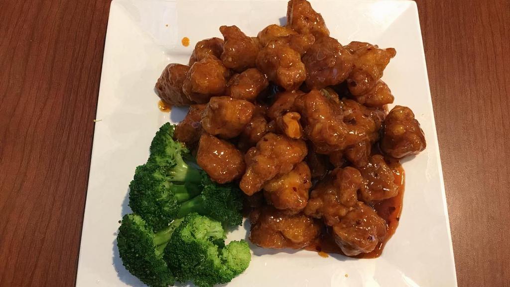 General Tso'S Chicken 左宗鸡 · Hot & Spicy. Hot! the general favorite dish, crispy chunks chicken w. red hot sauce on broccoli bed.