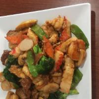 Happy Family 全加福 · Lobster beef, chicken, jumbo shrimp & roast pork w. mixed vegetables in chef's brown sauce