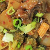 Beef W. Garlic Sauce 鱼香牛 · Hot & Spicy. Sliced beef, broccoli, water chestnuts, celery, pepper, snow peas in hot spicy ...