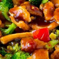 Chicken Hunan Style 湖南鸡 · Hot & Spicy. Sliced chicken w. broccoli, pepper, baby corn, snow peas, carrots, in chef's ho...