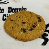 Oatmeal Raisin Cookie · Oatmeal cookie with raisins