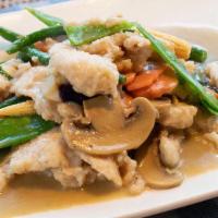 077 Green Curry Chicken · Spicy: Sharp, fiery taste. Chicken with eggplant, string beans, bell peppers, and basil leav...