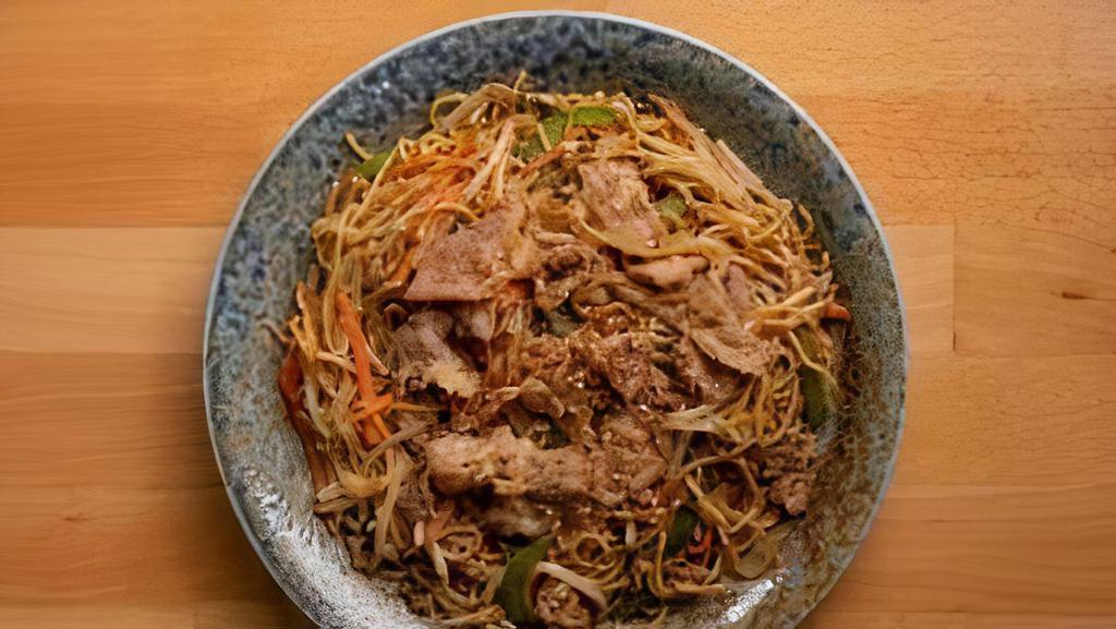 Beef Stir-Fry Ramen /  牛肉ラーメン炒め · Boiled Ramen Stir-Fry With Sliced Beef, Bean Sprouts, Carrots, Green Peppers, Topped With Rice Seasonings