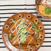 Enchiladas Potosinas · Masa enchilada hecha en casa y rellenas de queso se sirven con crema, cebolla, y guacamole. ...