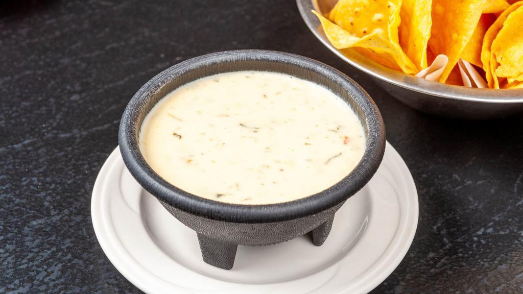 Quart Of Queso Espinaca · White queso with spinach.