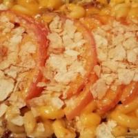 Bacon Cheeseburger Mac · Cheddar cheese, lean ground beef, smoked bacon, tomatoes, topped with crumbled potato chips.