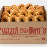 25 Box · 25 hand-twisted soft pretzels
