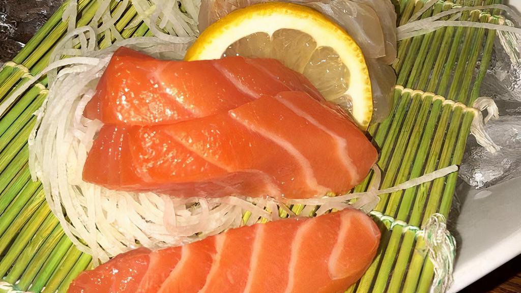 Makimono · Total of 53 pcs. Ideal for 2-3 people. 2 California, 1 spicy tuna, 1 spicy salmon, 1 tuna avocado 1 philadelphia, 1 shrimp tempura, 1 salmon.