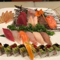 Maki, Nigiri & Sashimi · Total of 151 pcs. Ideal for 7-8 people. 30pcs nigiri, 15pcs sashimi plate 2 California, 2 sp...