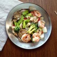 Happy Family · Scallop, shrimp, chicken, beef with garlic, pea pods, mushroom, onion, broccoli & peppers.