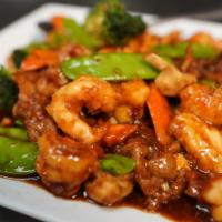 Hunan Triple Crown · Spicy. Chicken, beef, pork, and vegetables. Served with white rice.