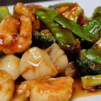 House Delight · Shrimp, scallops, peapods, and broccoli. Served with white rice.