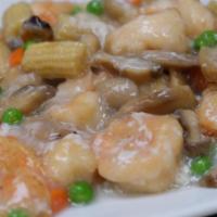 Shrimp With Lobster Sauce · Shrimp, mushroom, green peas, baby corn, egg sauce. Served with white rice.