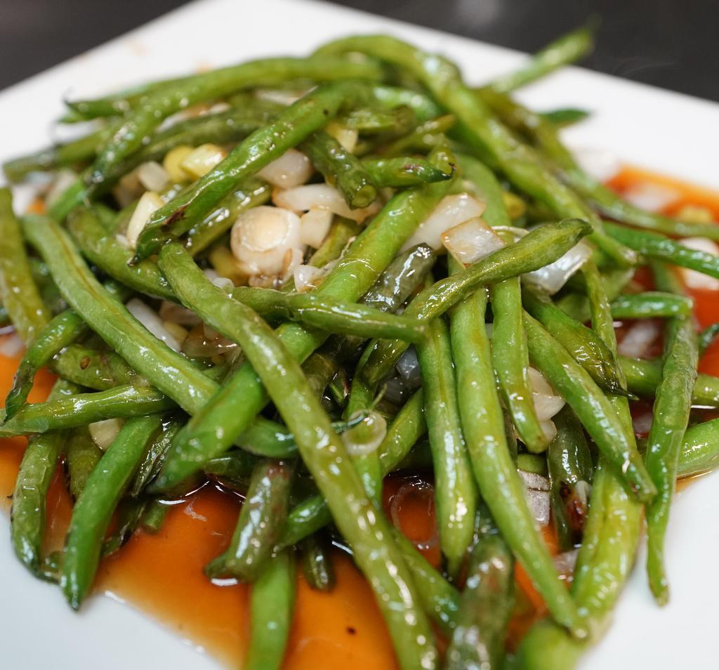 Juicy Green Bean · Fresh green beans, scallions, in sweet sauce.  Served with white rice. Vegetarian.