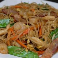 House Mai Fun Noodle · Rice Noodle, pork, chicken, shrimp, onion, carrot, peapods, beansprout, light brown sauce.