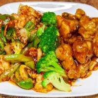 Dragon & Phoenix 龙凤配 · Hot & spicy. Crispy chicken in special General Tso's sauce, and jumbo shrimp with vegetable ...