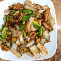 Mongolian Chicken 蒙古鸡 · Sautéed chicken with onion in special sauce.