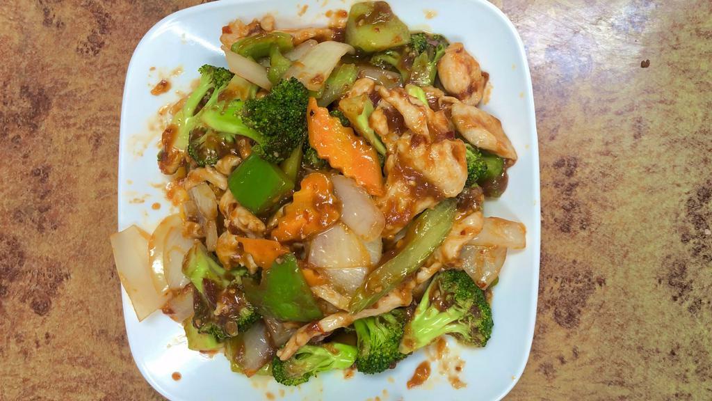 Szechuan Chicken 四川鸡 · Hot & spicy. Tender chicken with broccoli, straw mushrooms, baby corn and Chinese vegetable in spicy Szechuan sauce.