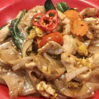 Drunken Noodle · Stir fried hand cut wide rice noodle with egg, garlic, basil, carrot, onion, bell pepper, gr...