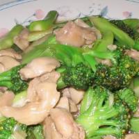 Lad Nar Noodle · Stir fried flat rice noodle topped with delicious gravy sauce, broccoli with choice of meat.