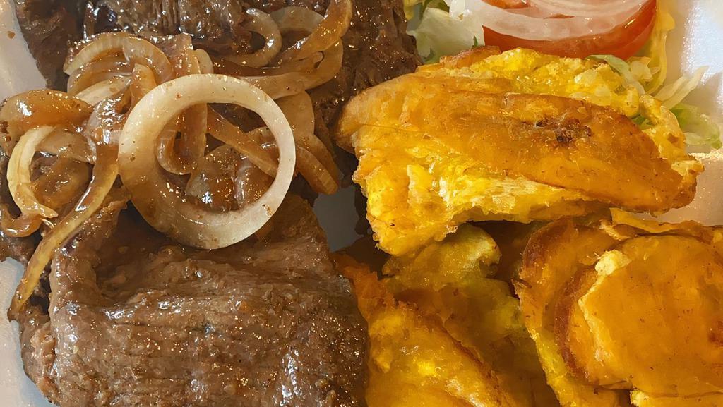 Onion Steak · Bistec encebollado.