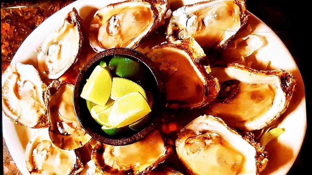 Oysters / Ostiones · Fresh row oysters.