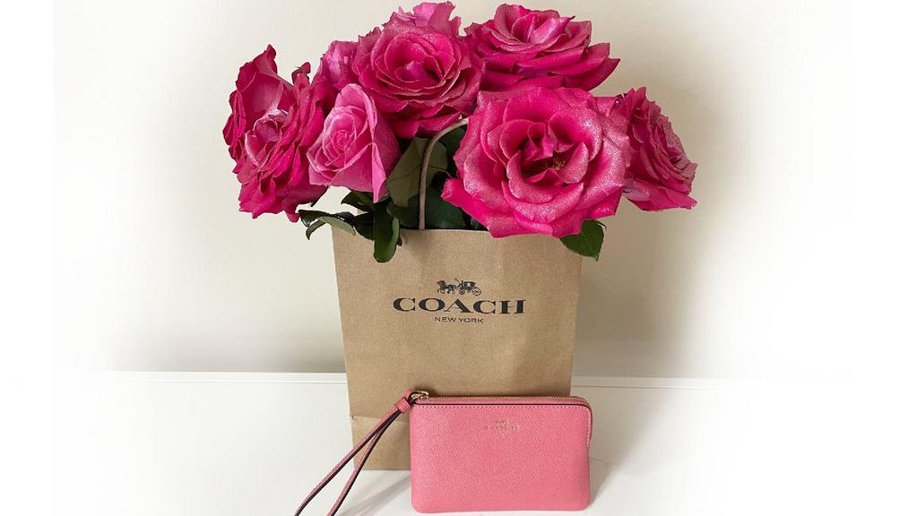Luxe Love - Spring Edition · Everything you love about the original LUXE LOVE but with a fresh look for Spring! Hot Pink SHIMMER ROSES™ are paired with an authentic Coach® wristlet. Next Level Gifting! Gift to impress or treat yourself, you deserve it!