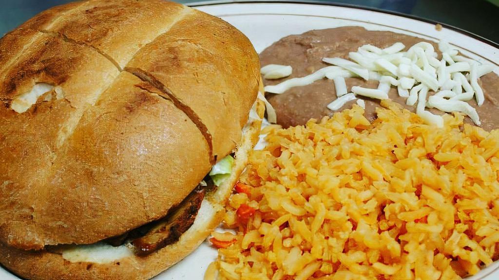 Torta Dinner · Una torta servida con arroz y frijoles. / One torta served with rice and beans.