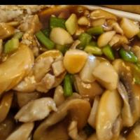 Garlic Chicken · dark meat chicken stir fry with mushroom, celery and water chestnuts in garlic brown sauce