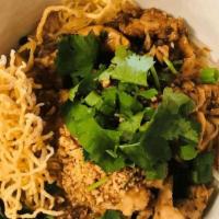 Garlic Noodle · Tasty egg noodles with bean sprout and crushed peanuts topped with delicious sautéed  chicken