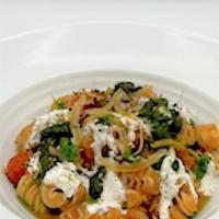 Radiatore · Fresh pasta, heirloom tomatoes, basil pesto, burrata, chili flake