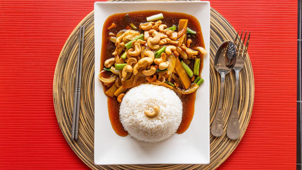 Dinner Pad Cashew · Cashew, onion, bamboo shoots and green onion stir fried in a brown sauce.