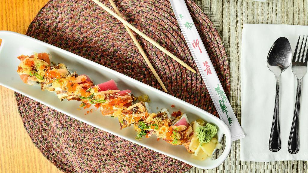 Hafer Park Roll · Inside: tempura shrimp, spicy crab salad.  Outside: tuna, salmon, eel, tempura crunch, green onion, masago, spicy mayo, eel sauce.