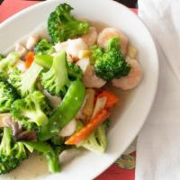 Shrimp With Deluxe Vegetable · Shrimp stir-fried with broccoli, mushrooms, pea pods, water chestnuts, carrots in a wine sau...