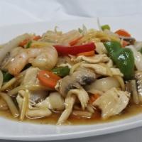 Pad Prik · Onions, mushrooms, green peppers, carrots and bamboo shoot s, in a brown sauce.