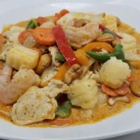 Massaman  (Potato Curry) · Choine of meat with potatoes, carrots. green peppers onions, cashew nuts in a massaman curry...