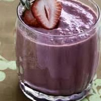 Chocolate Strawberry · Skim milk, half banana, strawberry, chocolate protein, ice. * 238-283 cal. 
 
*Protein 26g.