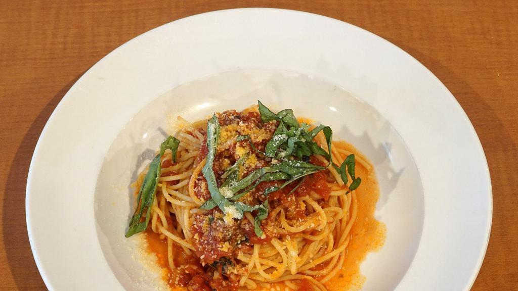 Spaghetti Pomodoro · spaghetti pasta, fresh pomodoro sauce, basil, parmesan cheese