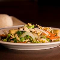 Pad Prew Wahn · Stir-fried cucumbers, tomatoes, pineapples, bell peppers and onions in special Thai sweet an...