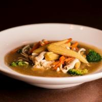 Rahd Na · Stir fried choice of meat with mixed vegetables in soybean gravy. Served over stir fried noo...