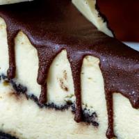 Oreo Cheesecake · chocolate ganache, cookies & cream bar