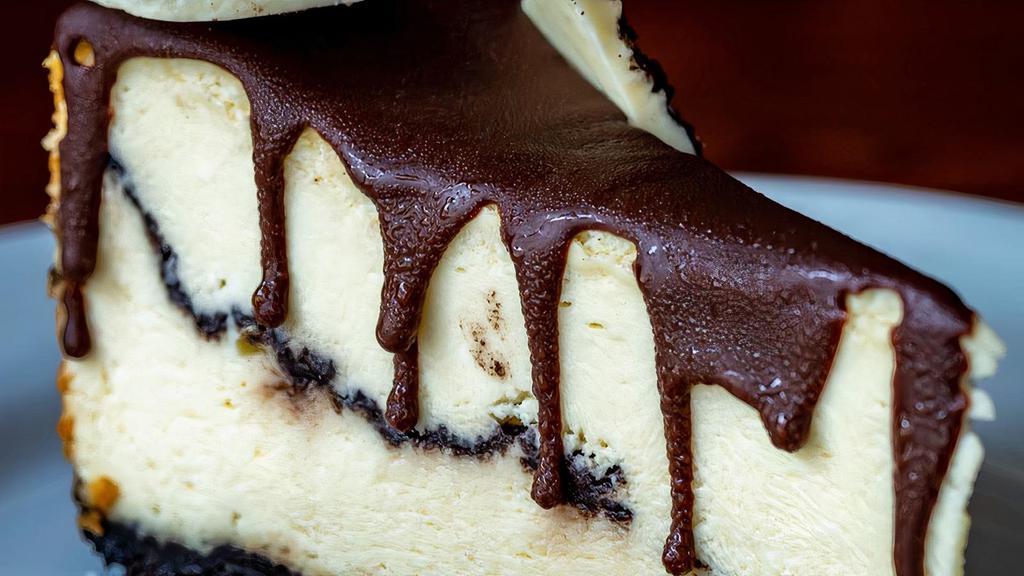 Oreo Cheesecake · chocolate ganache, cookies & cream bar