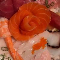 Chirashi · 15 pieces assorted seafood on sushi rice served with miso soup