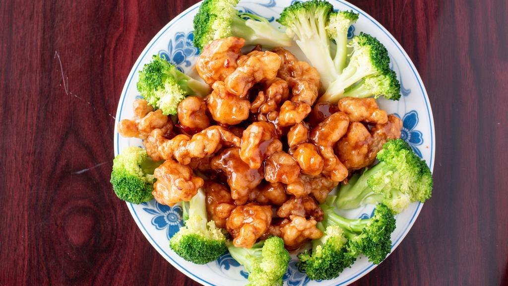 General Tso'S Chicken · Hot & Spicy. Chunks of boneless chicken sautéed with lots of broccoli in Hunan sauce.
