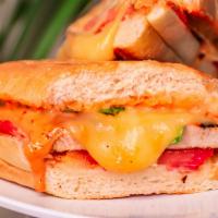 Pollo Chipotle · Grill chicken, basil, tomato, mozzarella cheese and chipotle mayo.