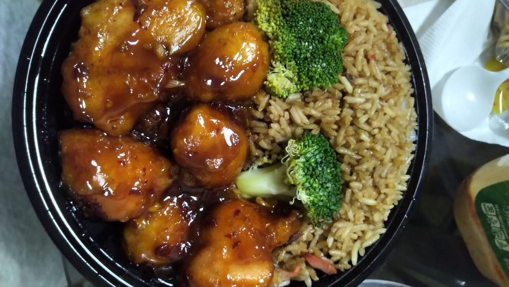 General Tso'S Chicken · Hot & spicy. Chunks of white meat chicken sauteed w. fresh garlic and special sauce.