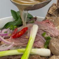 Pho Cali · Rice noodle, beef broth, short rib, sliced beef, beef brisket, beef meatball