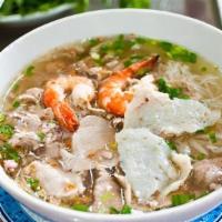 Hu Tiu Nam Vang · Rice noodle with ground pork, BBQ pork, and shrimp, chicken broth