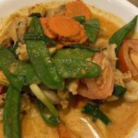 Pattani · Cashew nuts, baby corn, tomatoes, carrots, peapods, green onions, in red coconut curry sauce.