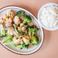 Shrimp With Almond, Broccoli, Water Chestnuts And Green Onions  · 